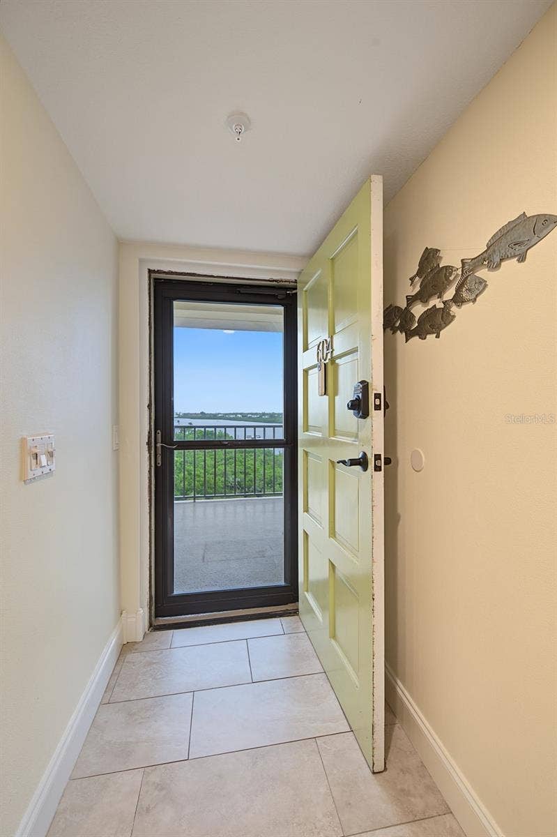 19531 GULF BOULEVARD, #604, Indian Shores, FL 33785 Foyer inside the unit entry