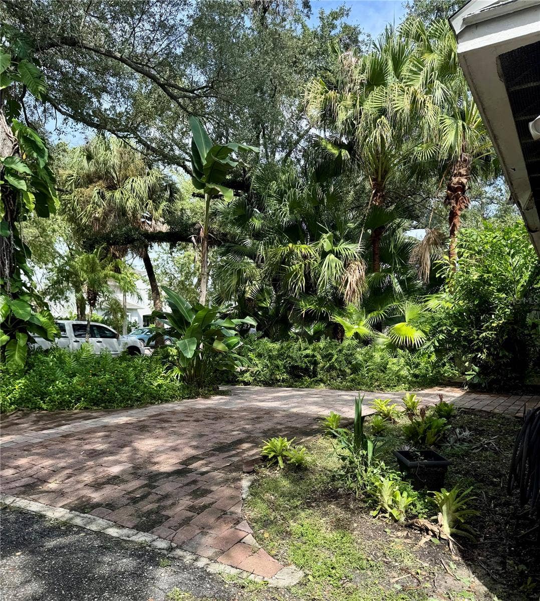 207 W DAVIS BOULEVARD, Tampa, FL 33606 207 W DAVIS BOULEVARD, Tampa, FL 33606
