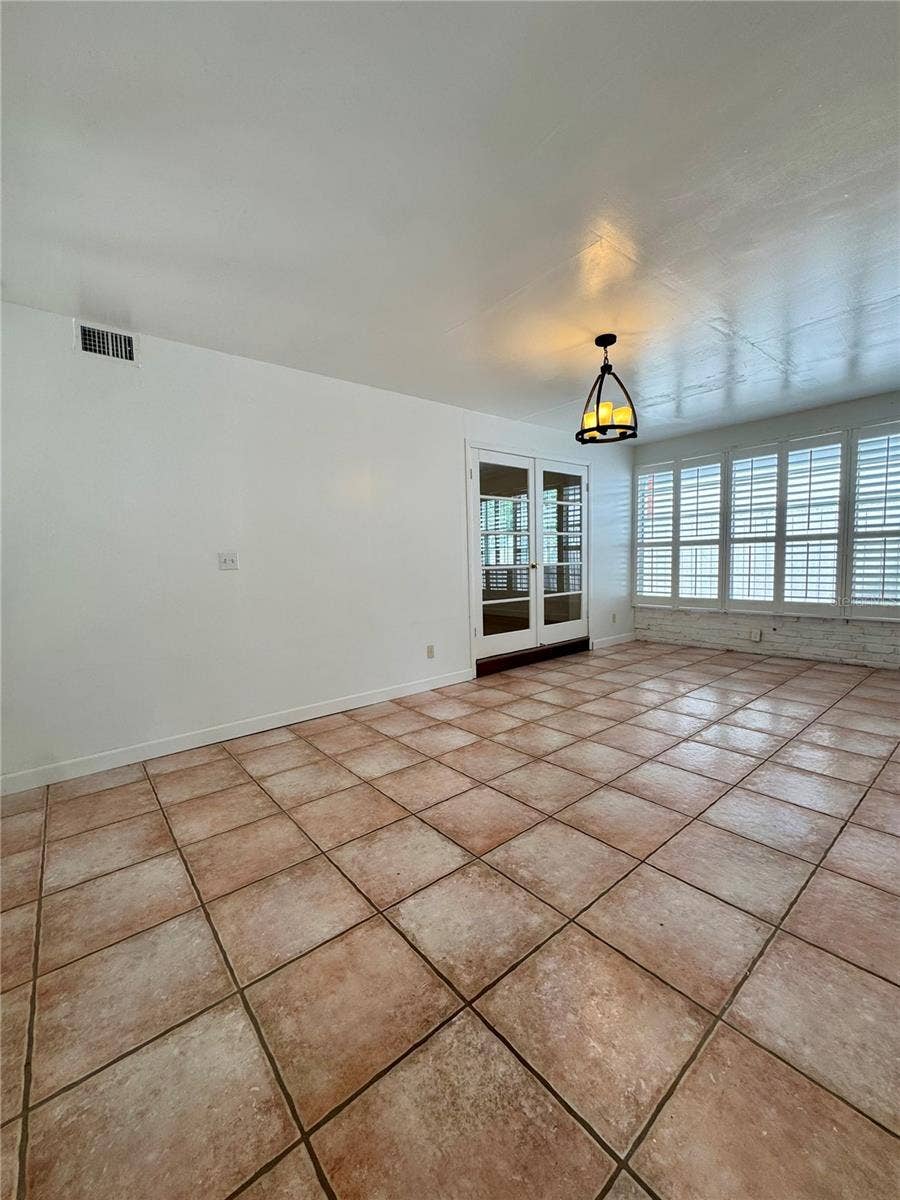 207 W DAVIS BOULEVARD, Tampa, FL 33606 207 W DAVIS BOULEVARD, Tampa, FL 33606