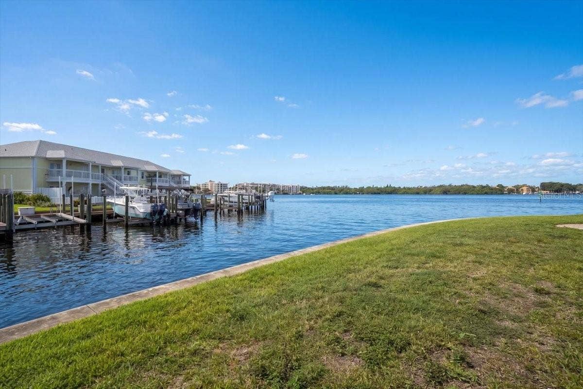 5153 SALMON DRIVE SE, #B, St Petersburg, FL 33705