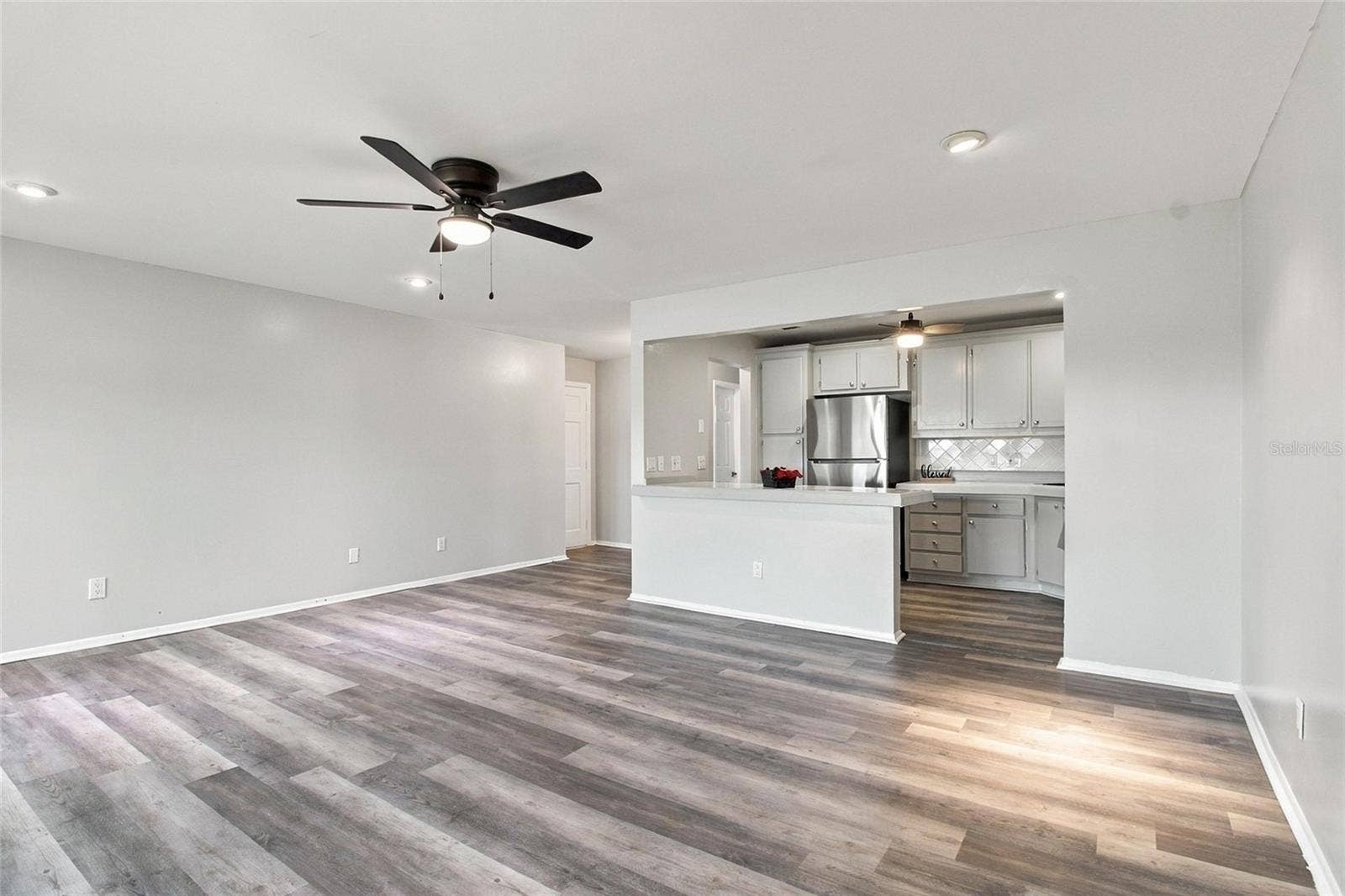 211 FERNWOOD CIRCLE, #211, Seminole, FL 33777 211 FERNWOOD CIRCLE, #211, Seminole, FL 33777