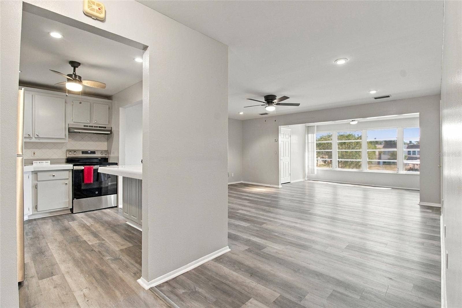 211 FERNWOOD CIRCLE, #211, Seminole, FL 33777 211 FERNWOOD CIRCLE, #211, Seminole, FL 33777