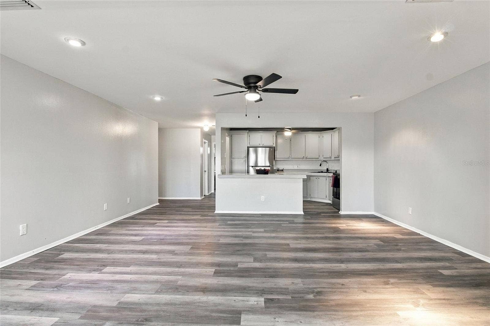 211 FERNWOOD CIRCLE, #211, Seminole, FL 33777 211 FERNWOOD CIRCLE, #211, Seminole, FL 33777