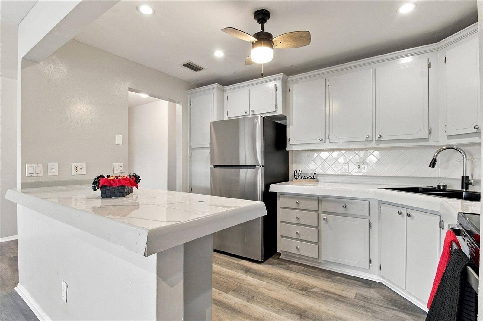 211 FERNWOOD CIRCLE, #211, Seminole, FL 33777 211 FERNWOOD CIRCLE, #211, Seminole, FL 33777