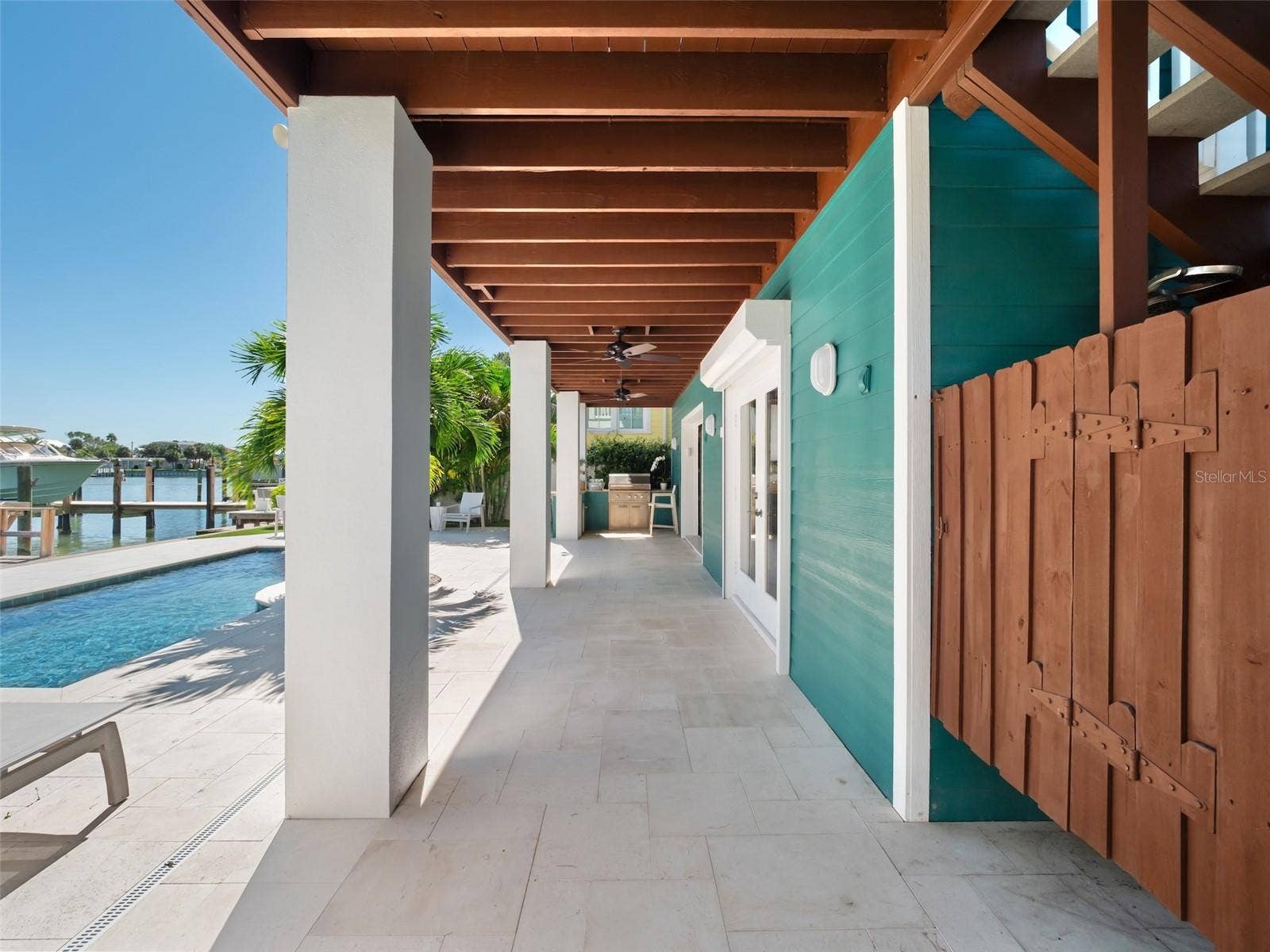 Covered outdoor space on al 3 floors