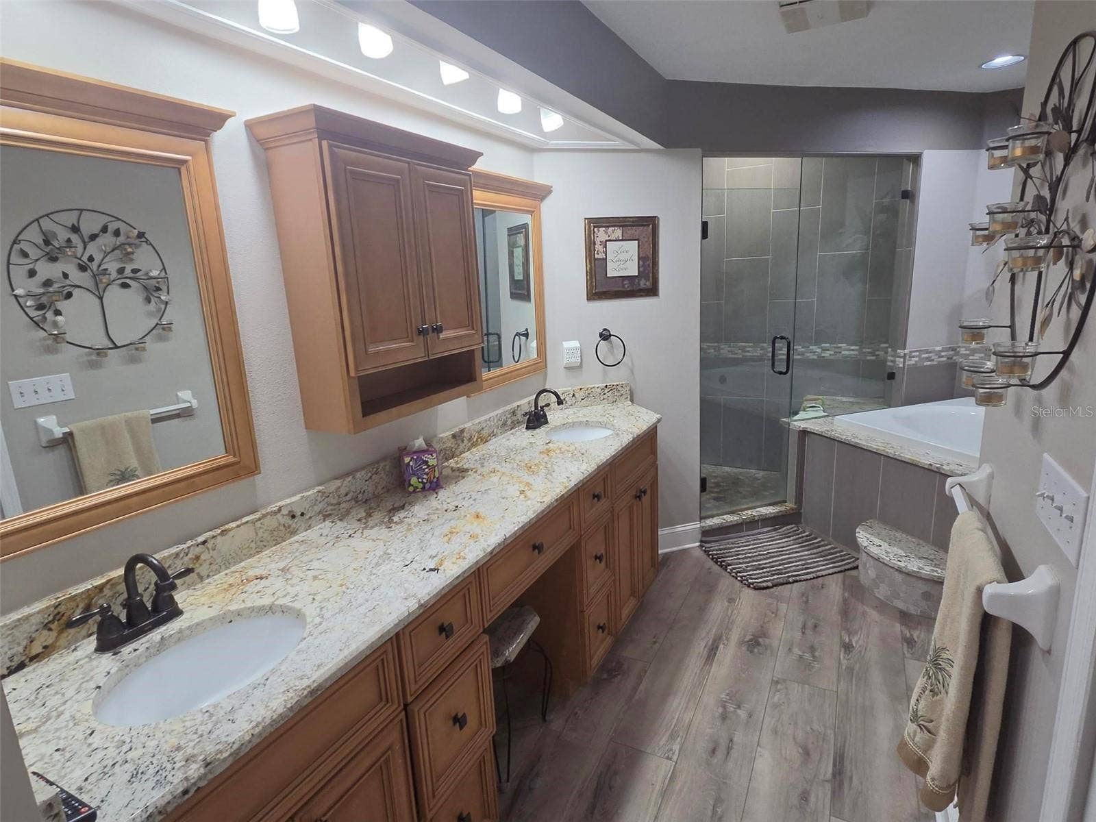 450 DATE PALM COURT NE, St Petersburg, FL 33703 450 DATE PALM COURT NE, St Petersburg, FL 33703