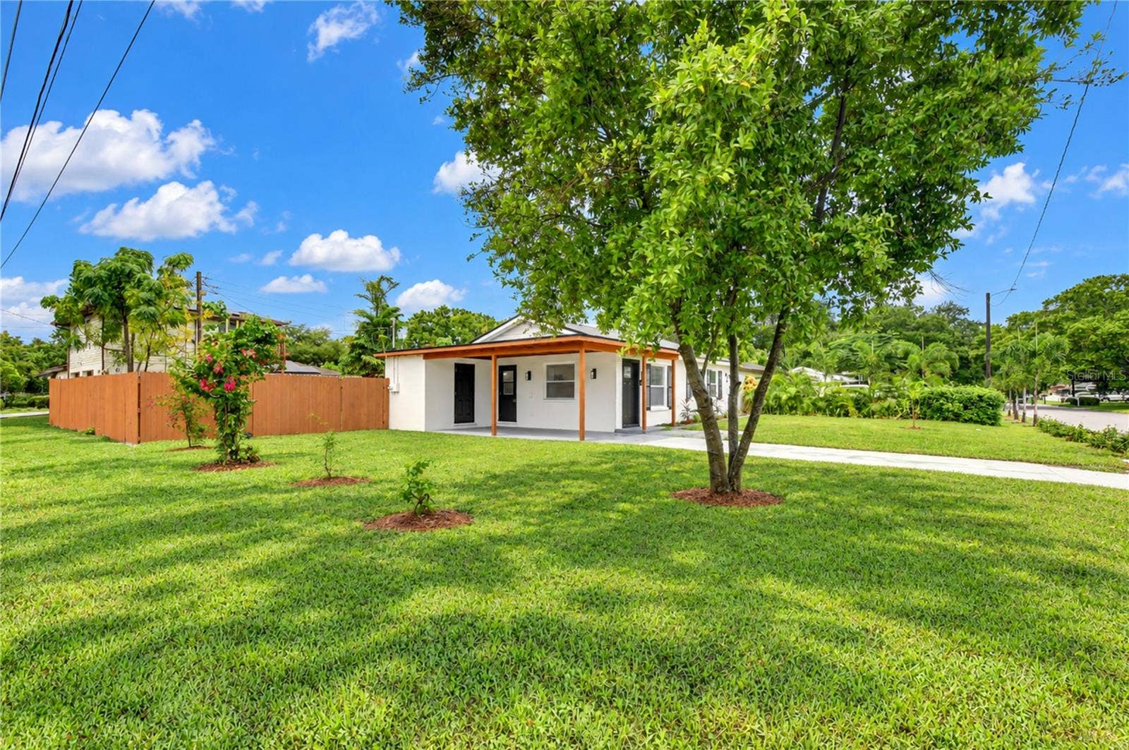 4000 W WALLACE AVENUE, Tampa, FL 33611 4000 W WALLACE AVENUE, Tampa, FL 33611