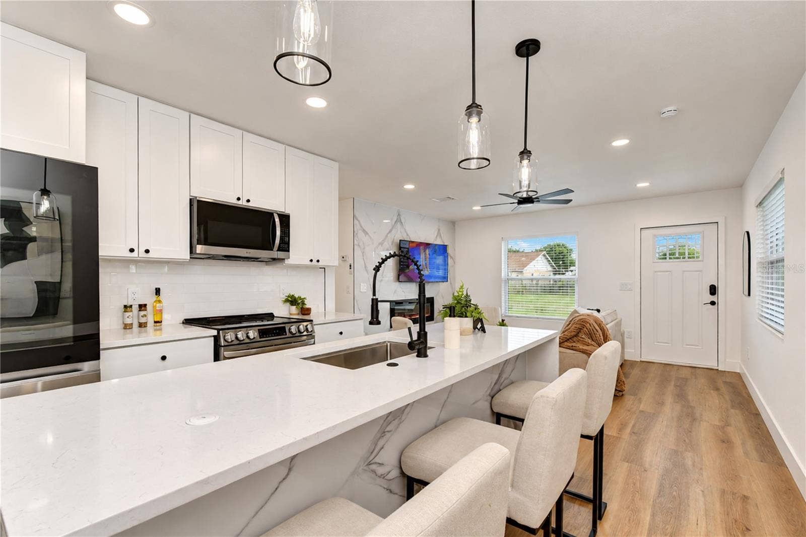 4000 W WALLACE AVENUE, Tampa, FL 33611 4000 W WALLACE AVENUE, Tampa, FL 33611