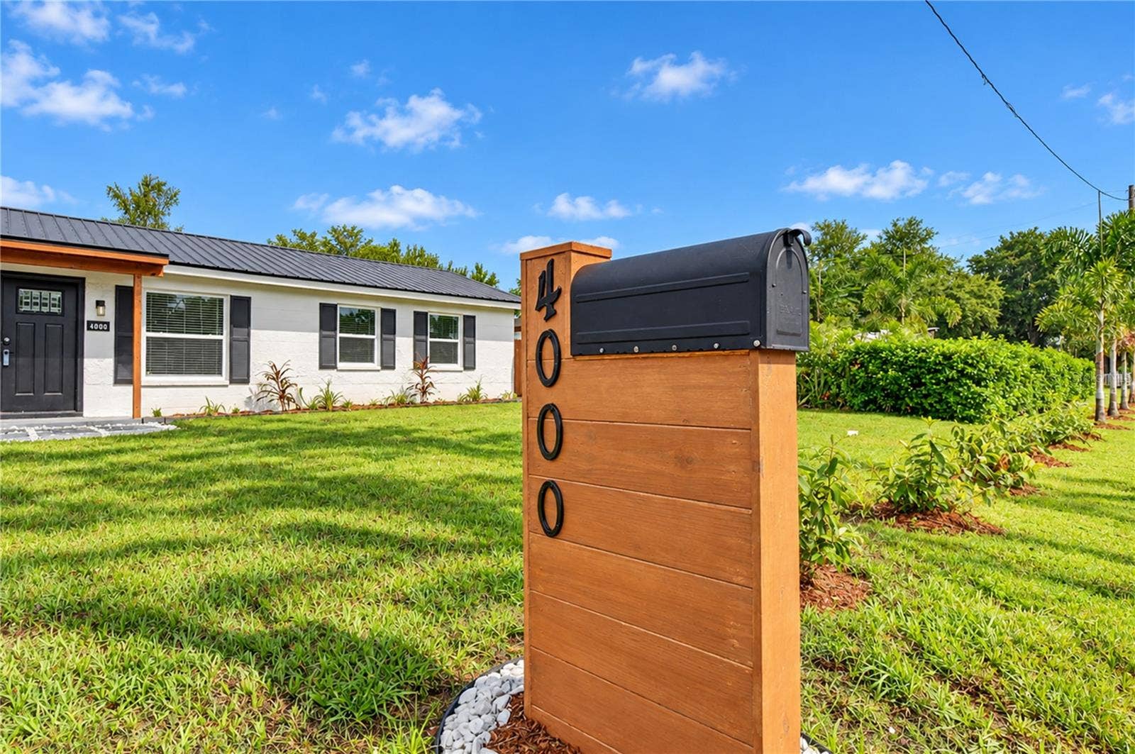 4000 W WALLACE AVENUE, Tampa, FL 33611 4000 W WALLACE AVENUE, Tampa, FL 33611