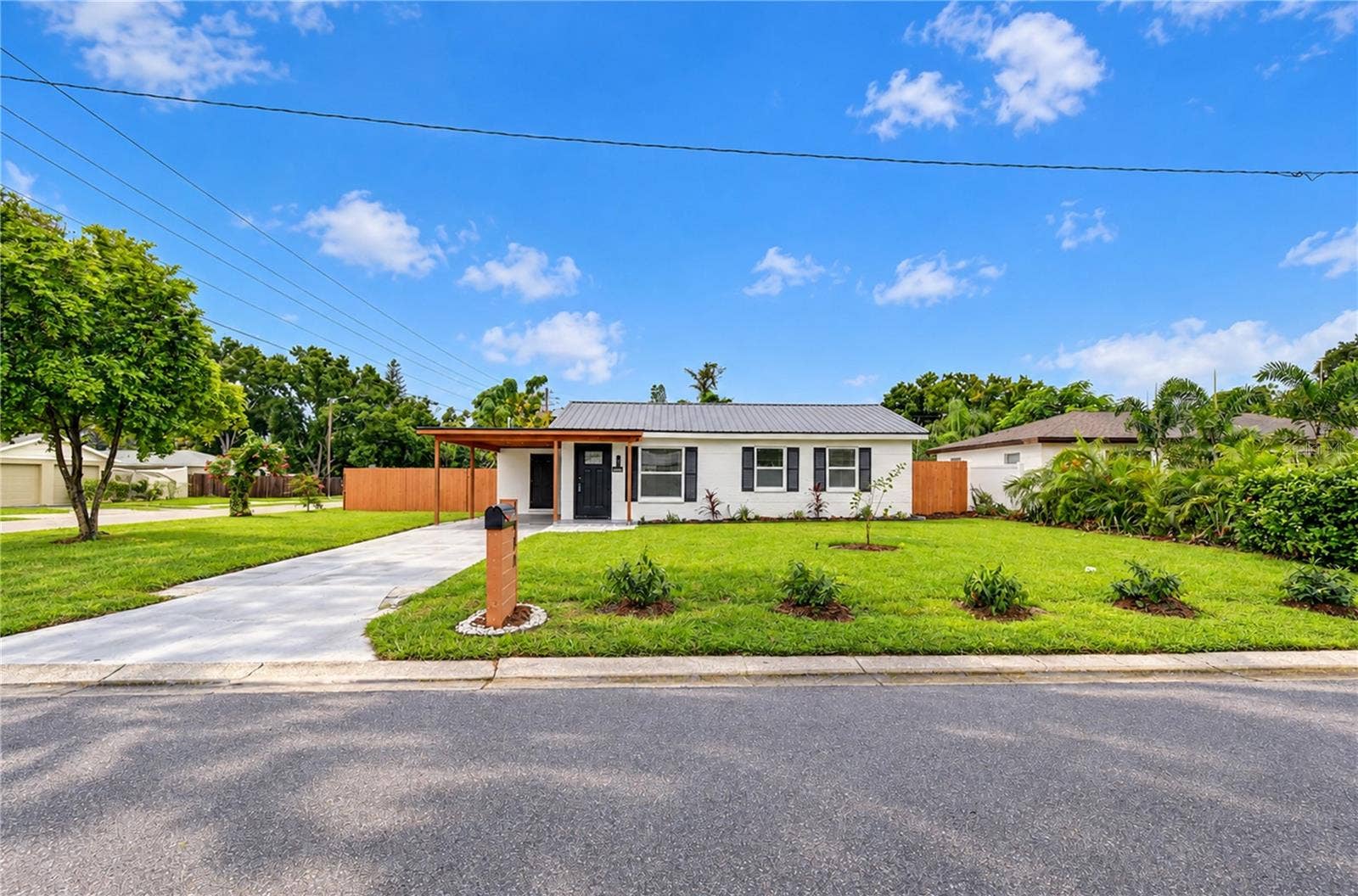 4000 W WALLACE AVENUE, Tampa, FL 33611 4000 W WALLACE AVENUE, Tampa, FL 33611