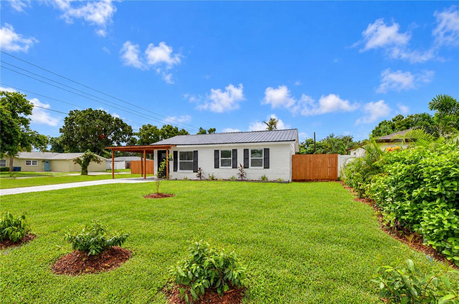 4000 W WALLACE AVENUE, Tampa, FL 33611 4000 W WALLACE AVENUE, Tampa, FL 33611