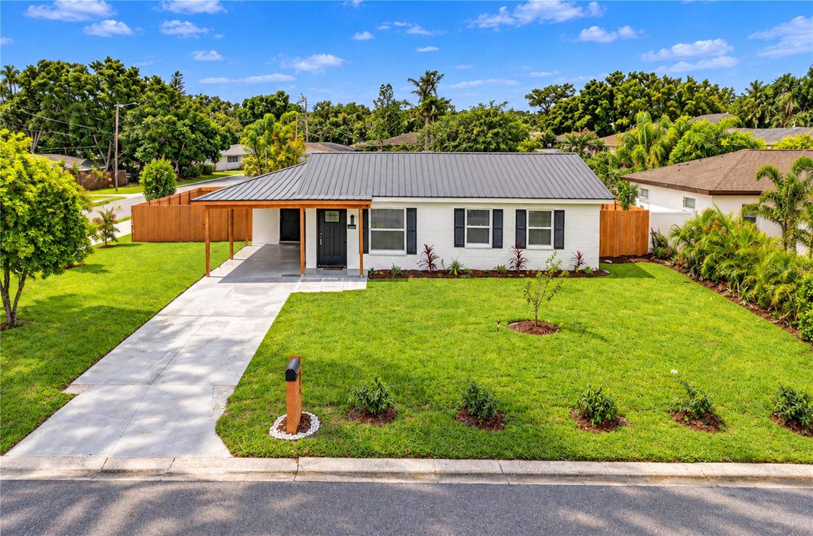 4000 W WALLACE AVENUE, Tampa, FL 33611 4000 W WALLACE AVENUE, Tampa, FL 33611
