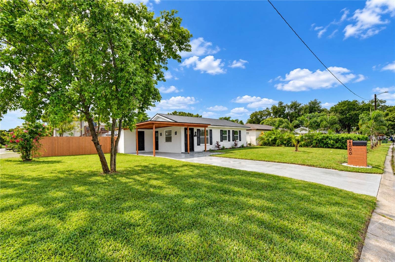 4000 W WALLACE AVENUE, Tampa, FL 33611 4000 W WALLACE AVENUE, Tampa, FL 33611