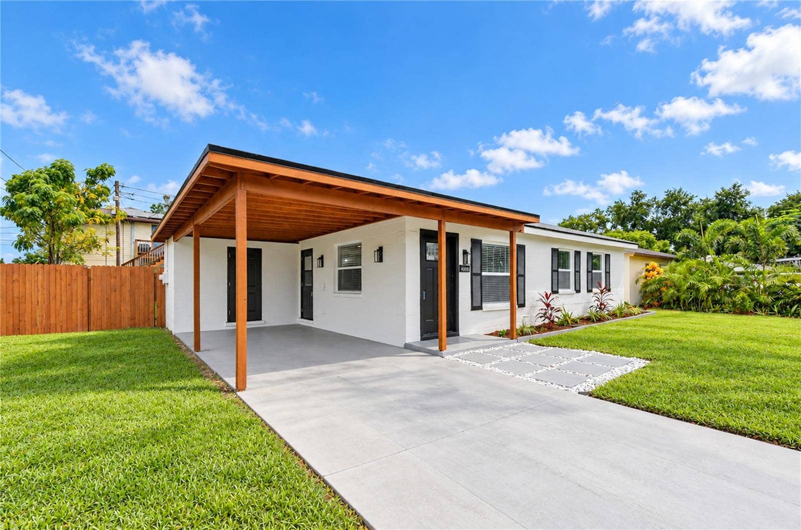4000 W WALLACE AVENUE, Tampa, FL 33611 4000 W WALLACE AVENUE, Tampa, FL 33611