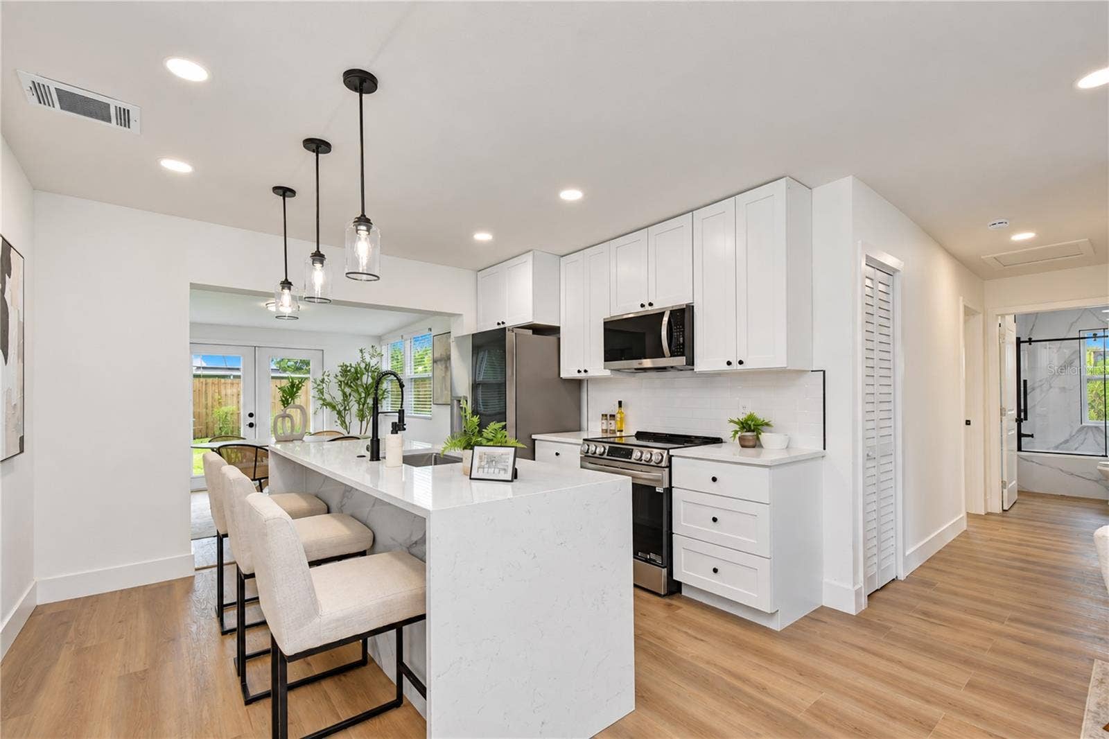 4000 W WALLACE AVENUE, Tampa, FL 33611 4000 W WALLACE AVENUE, Tampa, FL 33611