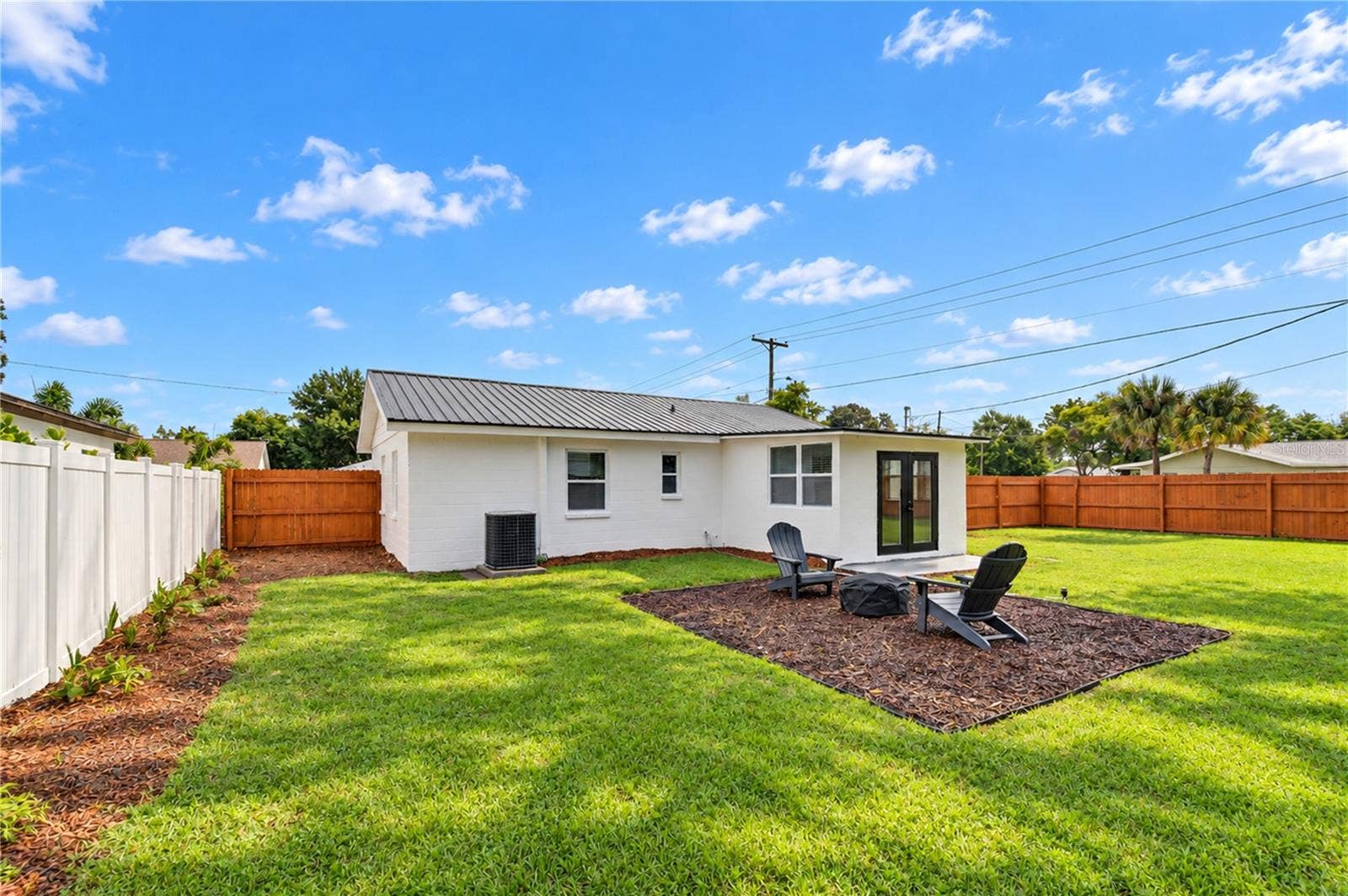 4000 W WALLACE AVENUE, Tampa, FL 33611 4000 W WALLACE AVENUE, Tampa, FL 33611