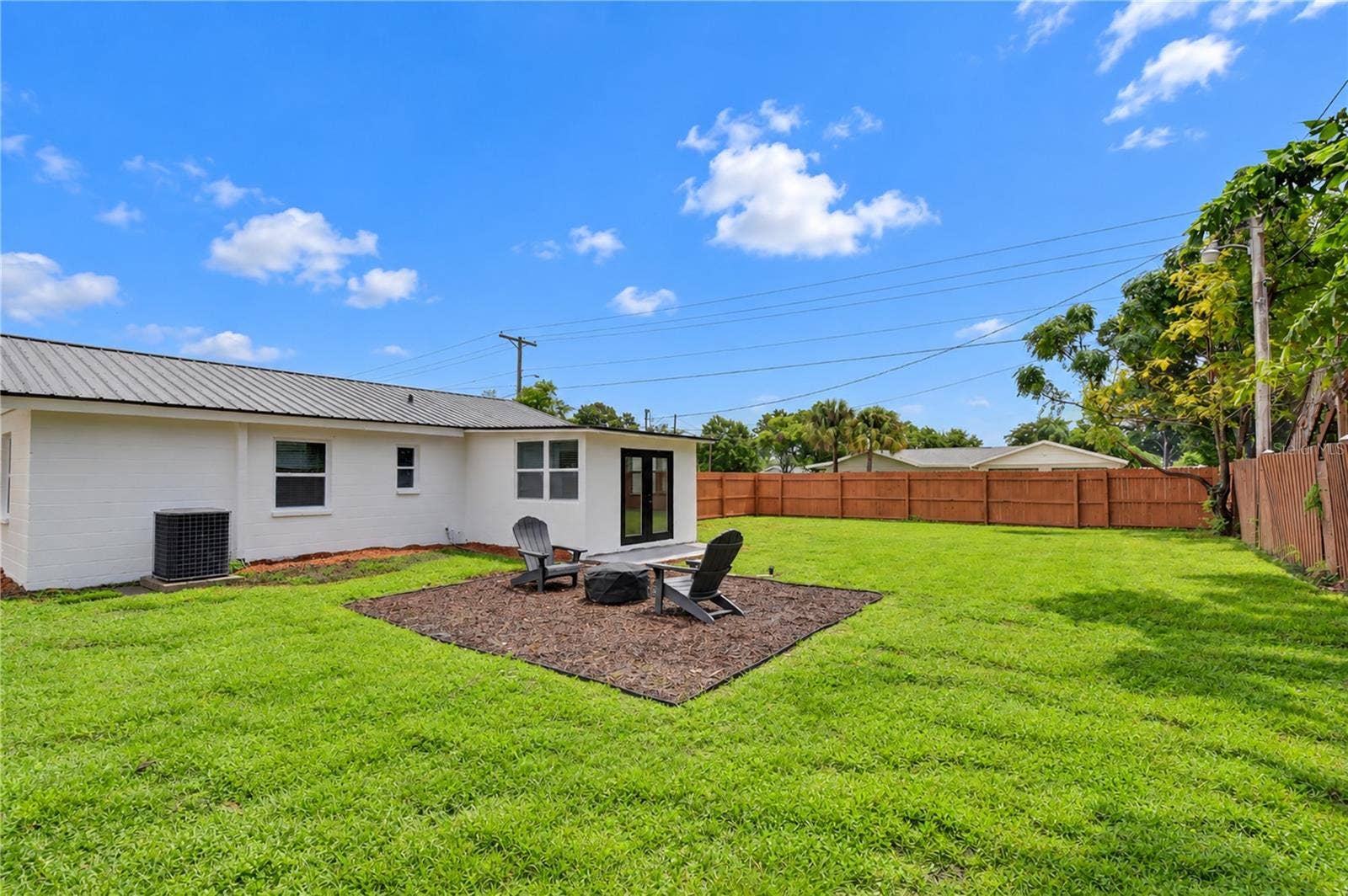 4000 W WALLACE AVENUE, Tampa, FL 33611 4000 W WALLACE AVENUE, Tampa, FL 33611