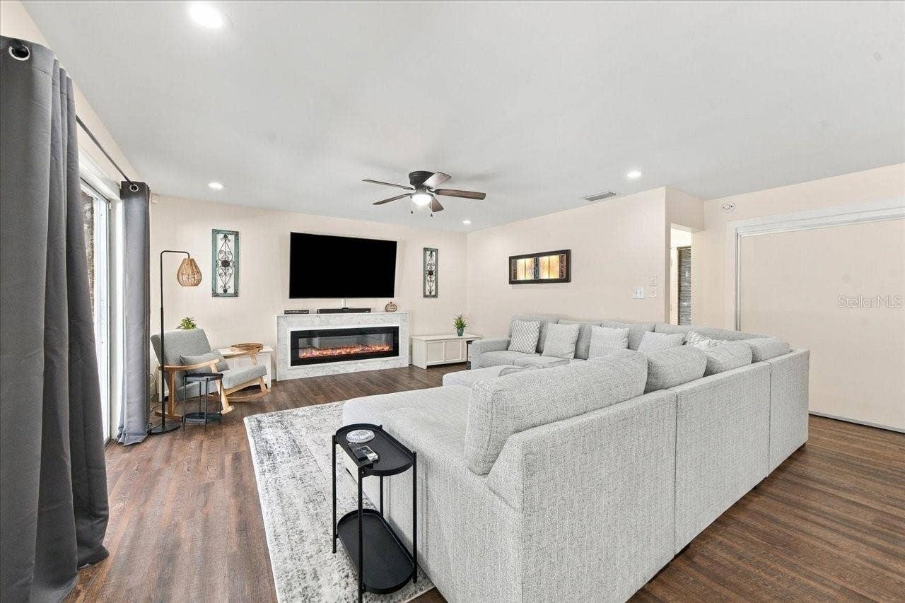 2231 S VILLAGE AVENUE, Tampa, FL 33612 2231 S VILLAGE AVENUE, Tampa, FL 33612