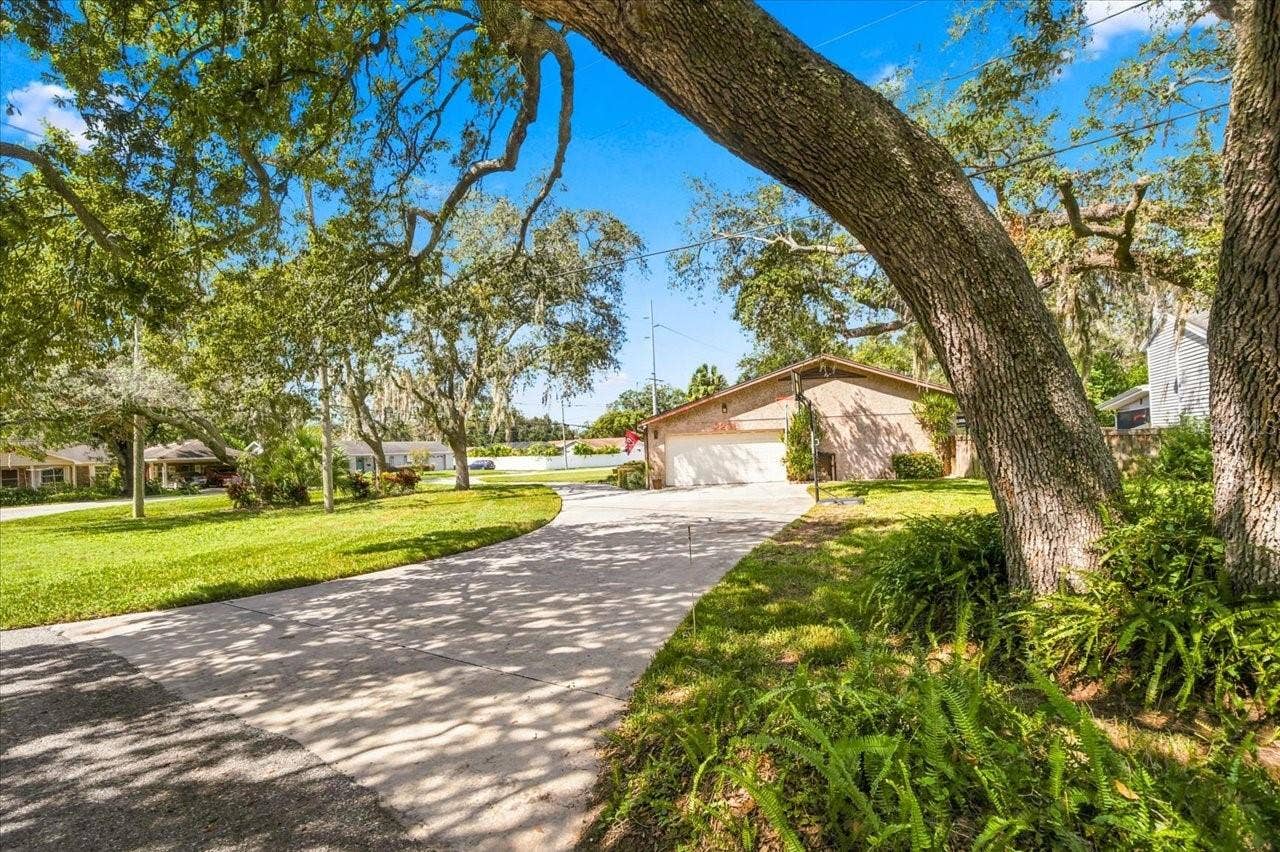 2231 S VILLAGE AVENUE, Tampa, FL 33612 2231 S VILLAGE AVENUE, Tampa, FL 33612