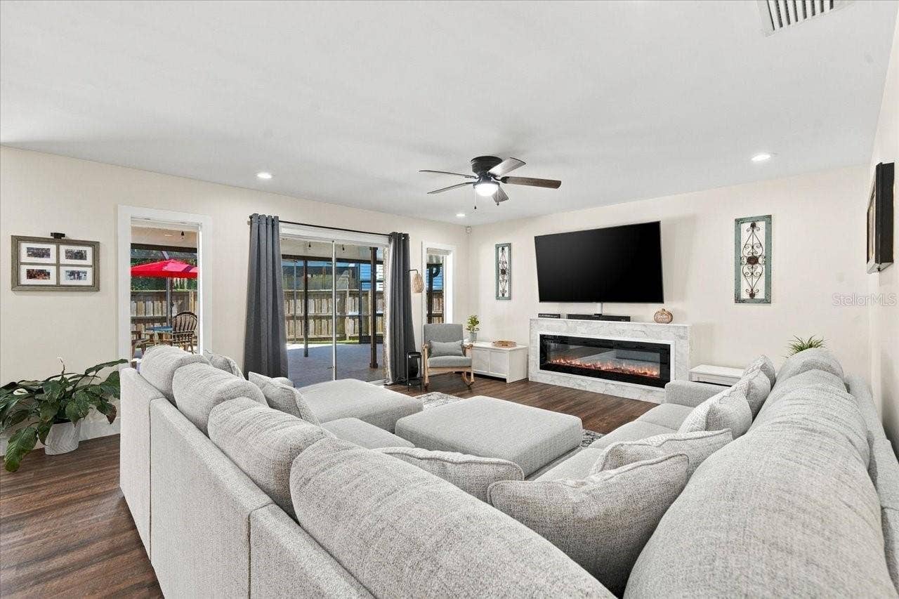 2231 S VILLAGE AVENUE, Tampa, FL 33612 2231 S VILLAGE AVENUE, Tampa, FL 33612