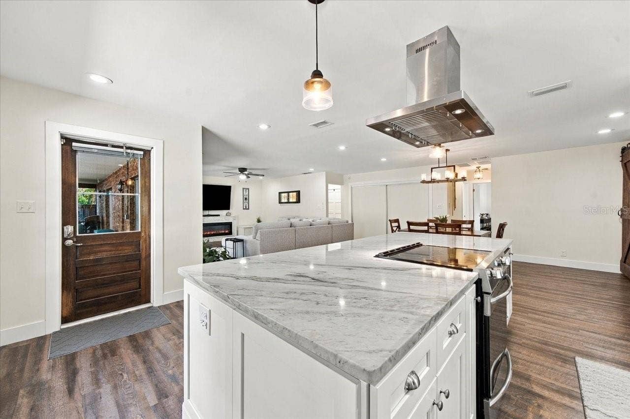 2231 S VILLAGE AVENUE, Tampa, FL 33612 2231 S VILLAGE AVENUE, Tampa, FL 33612