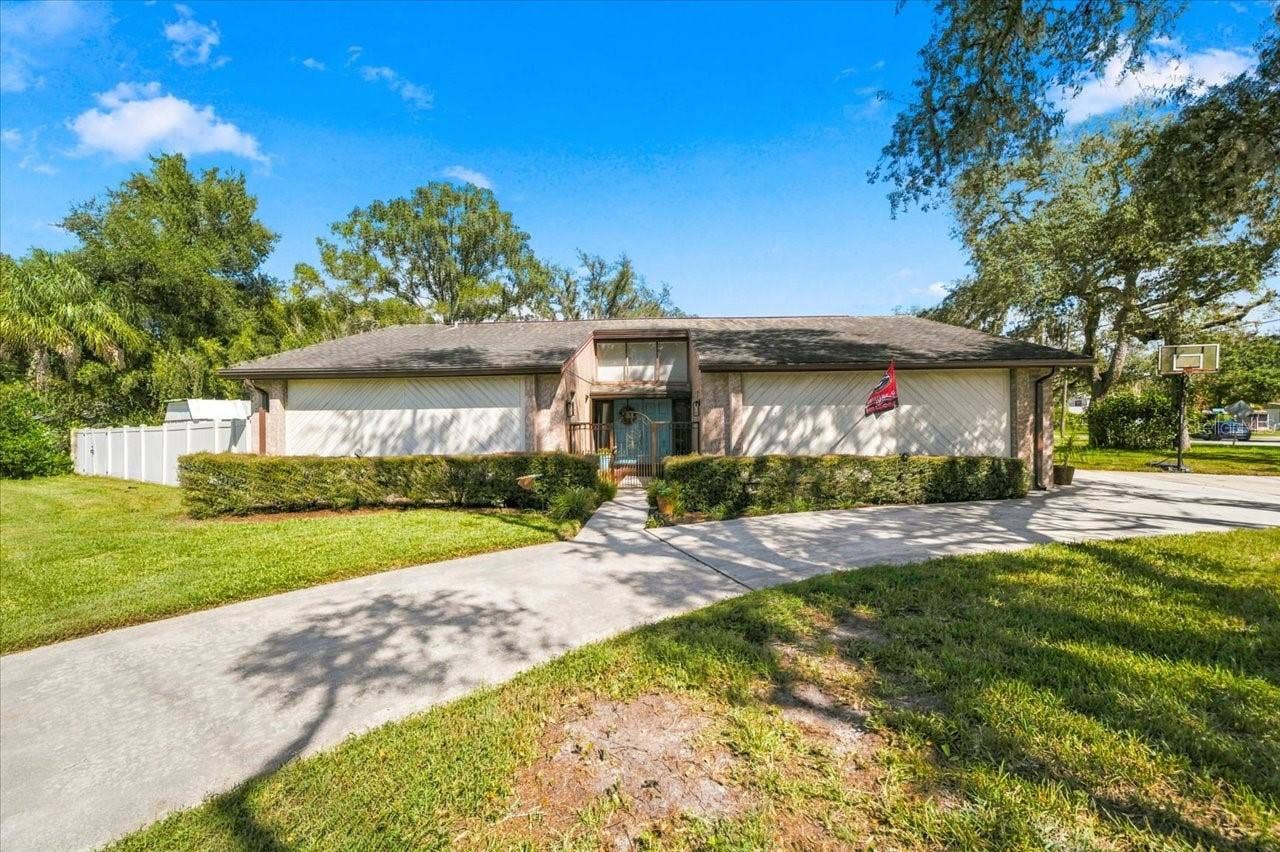 2231 S VILLAGE AVENUE, Tampa, FL 33612 2231 S VILLAGE AVENUE, Tampa, FL 33612