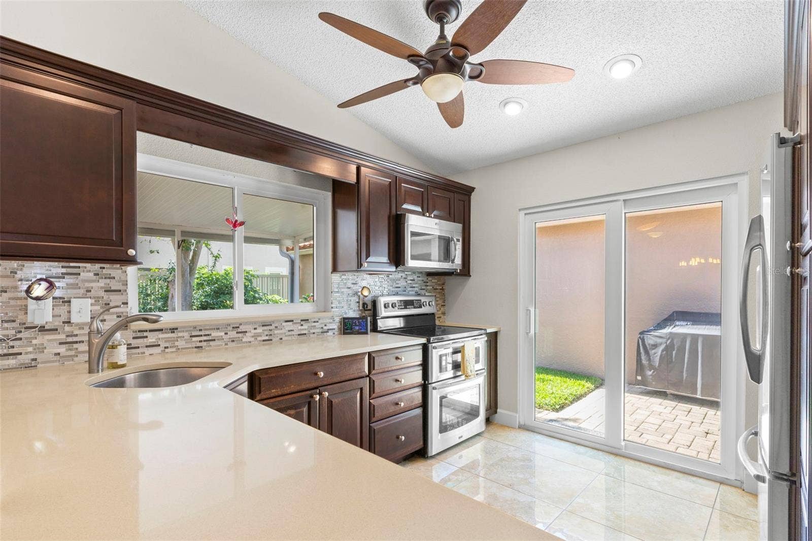 495 ST TROPEZ CIRCLE NE, St Petersburg, FL 33703