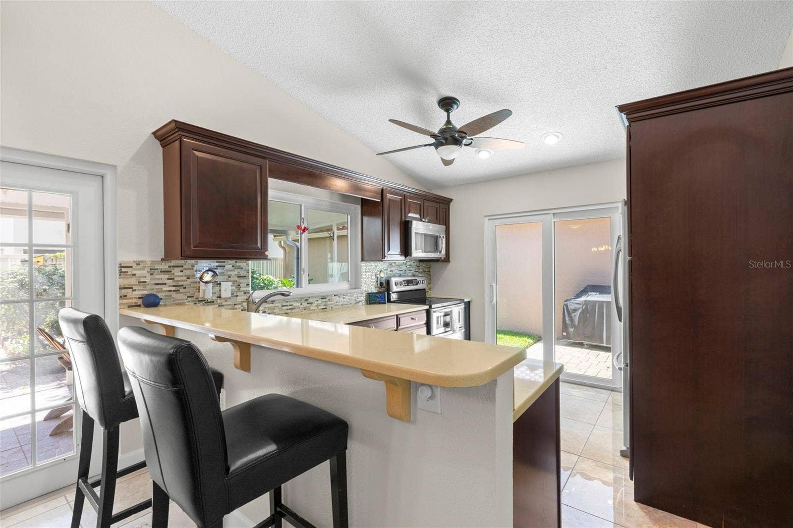 495 ST TROPEZ CIRCLE NE, St Petersburg, FL 33703