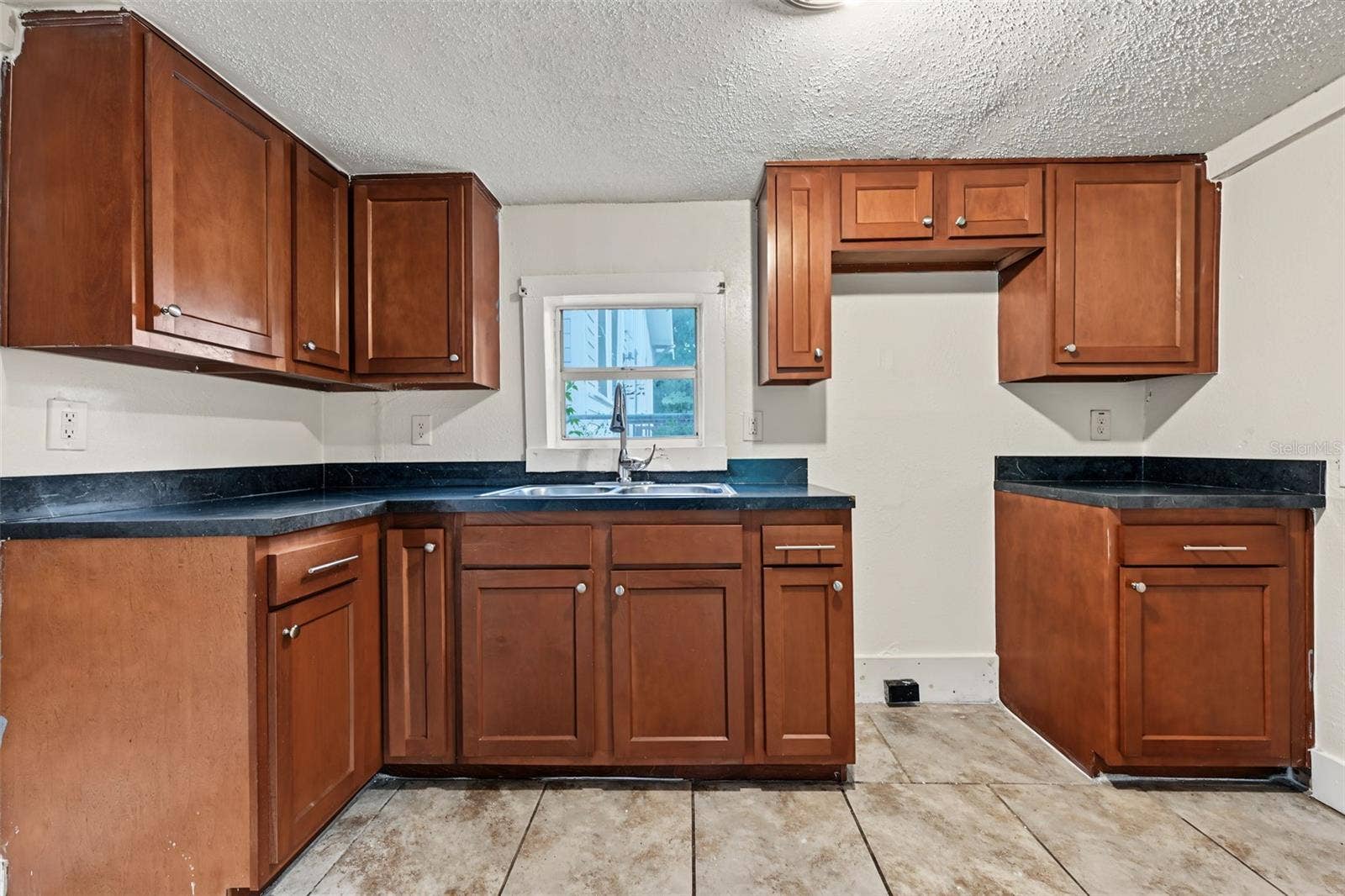 1301 E 18TH AVENUE, Tampa, FL 33605 1301 E 18TH AVENUE, Tampa, FL 33605