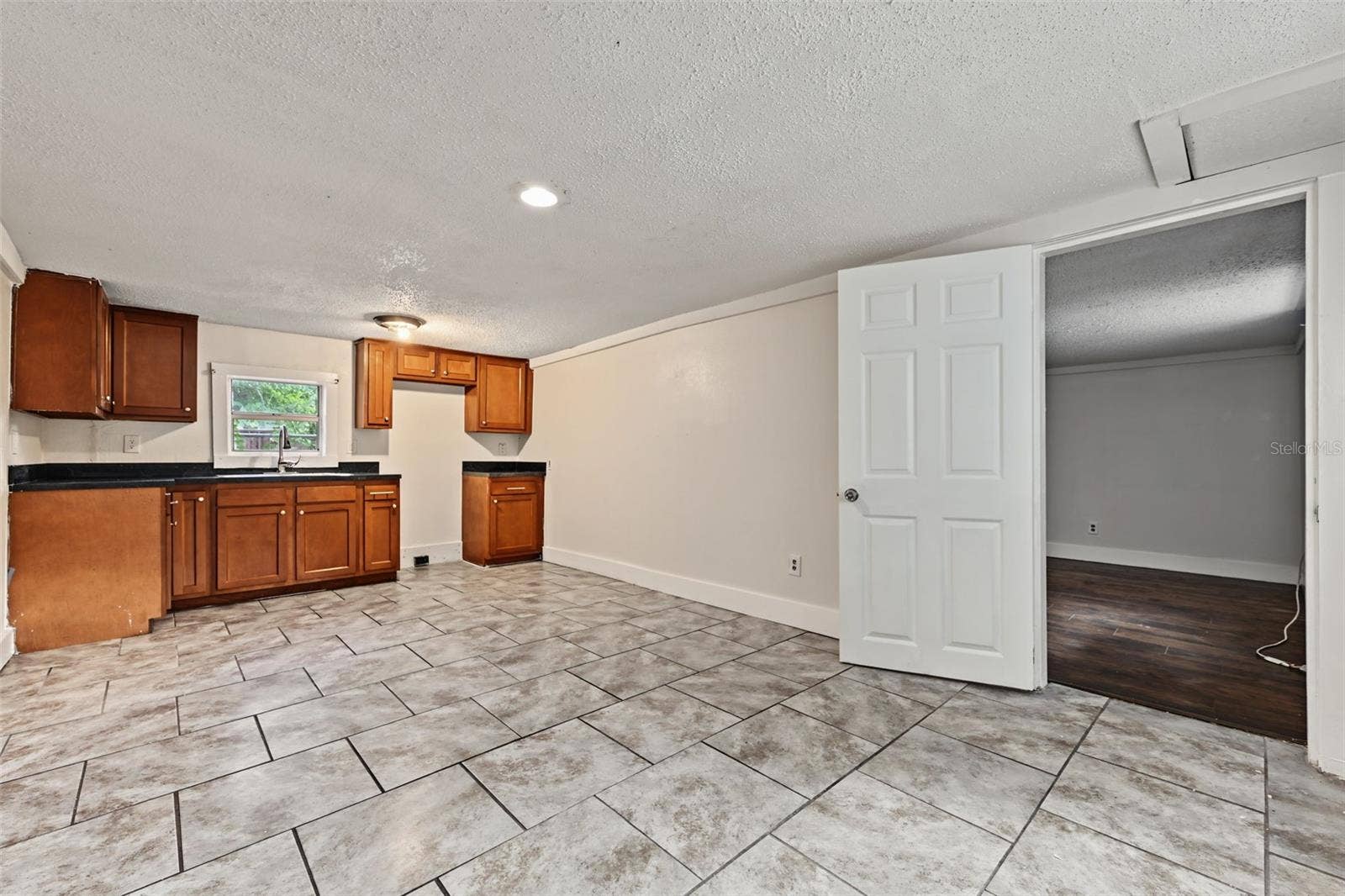 1301 E 18TH AVENUE, Tampa, FL 33605 1301 E 18TH AVENUE, Tampa, FL 33605