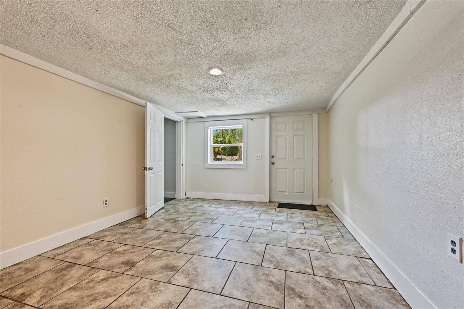 1301 E 18TH AVENUE, Tampa, FL 33605 1301 E 18TH AVENUE, Tampa, FL 33605