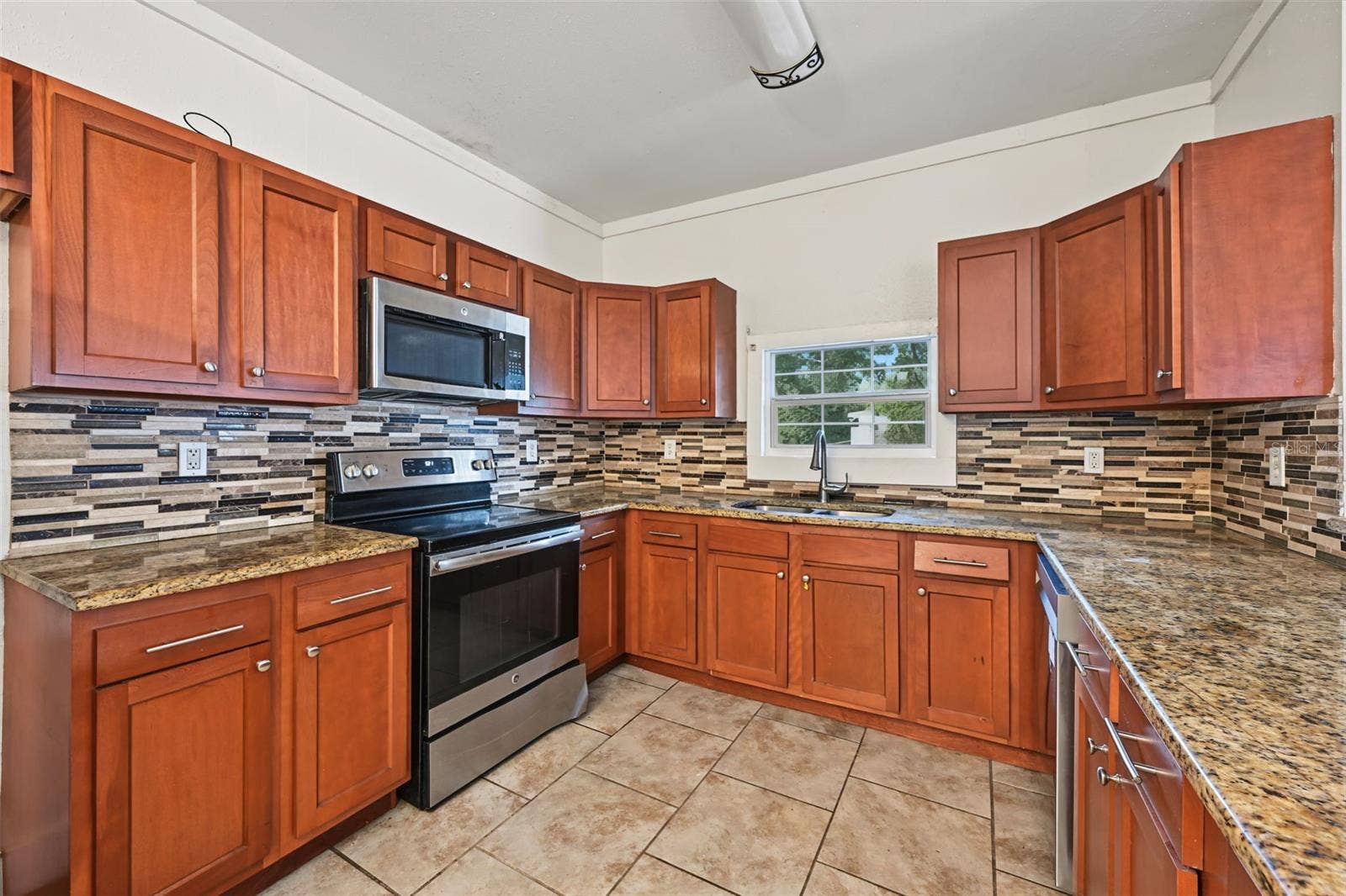 1301 E 18TH AVENUE, Tampa, FL 33605 1301 E 18TH AVENUE, Tampa, FL 33605