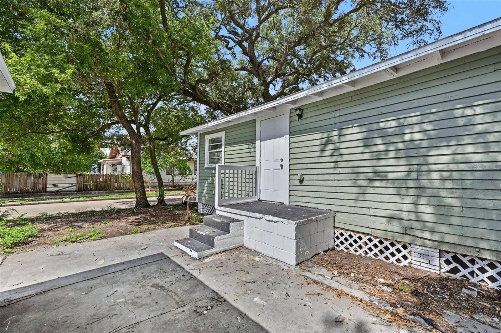 1301 E 18TH AVENUE, Tampa, FL 33605 1301 E 18TH AVENUE, Tampa, FL 33605