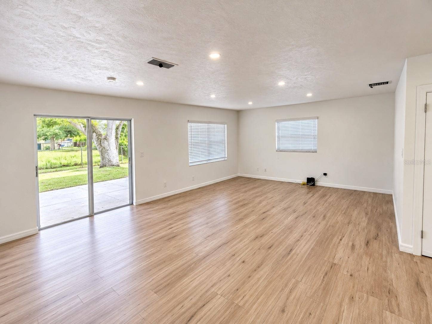 4437 DOLPHIN DRIVE, Tampa, FL 33617 4437 DOLPHIN DRIVE, Tampa, FL 33617