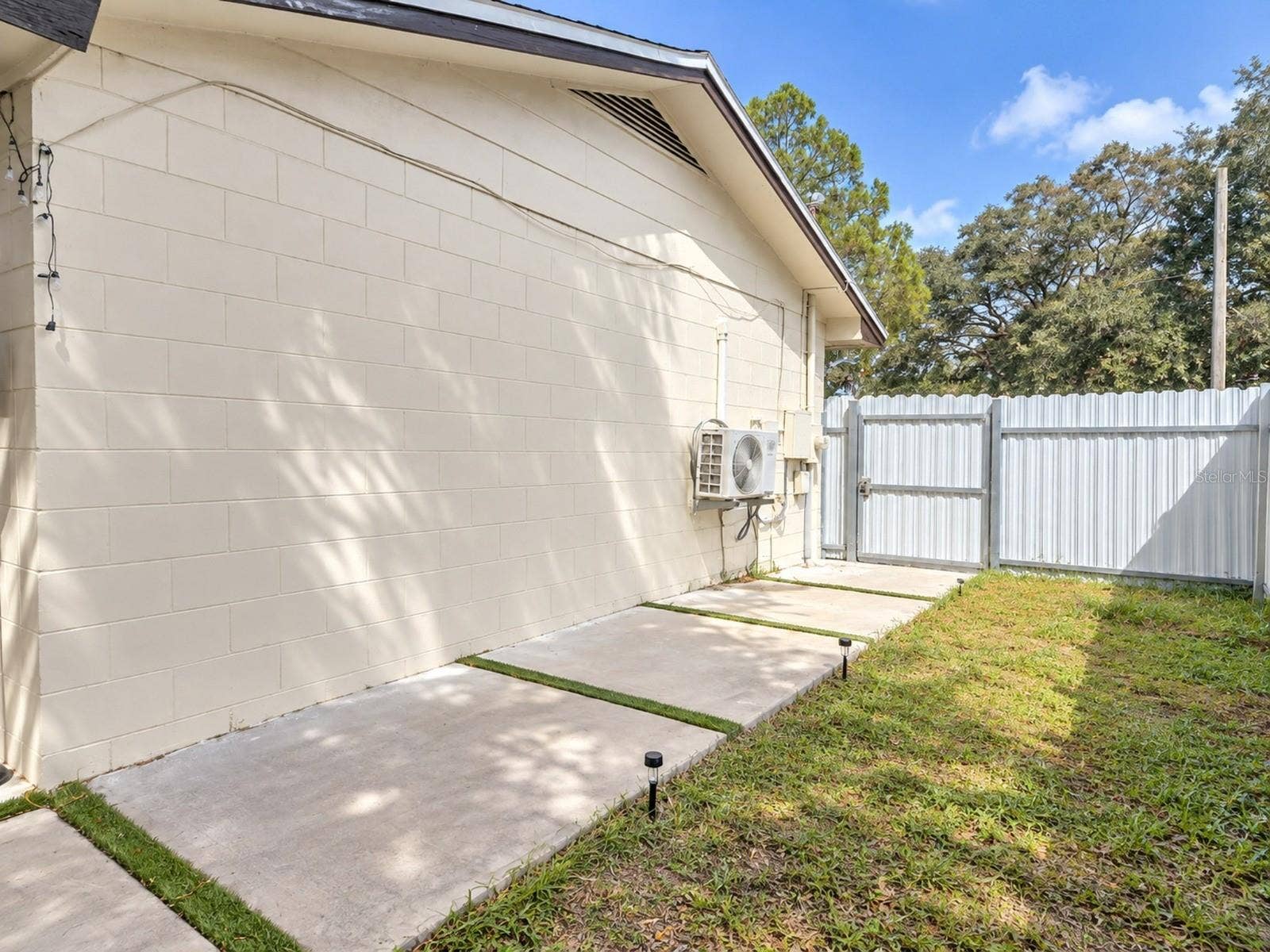 4437 DOLPHIN DRIVE, Tampa, FL 33617 4437 DOLPHIN DRIVE, Tampa, FL 33617