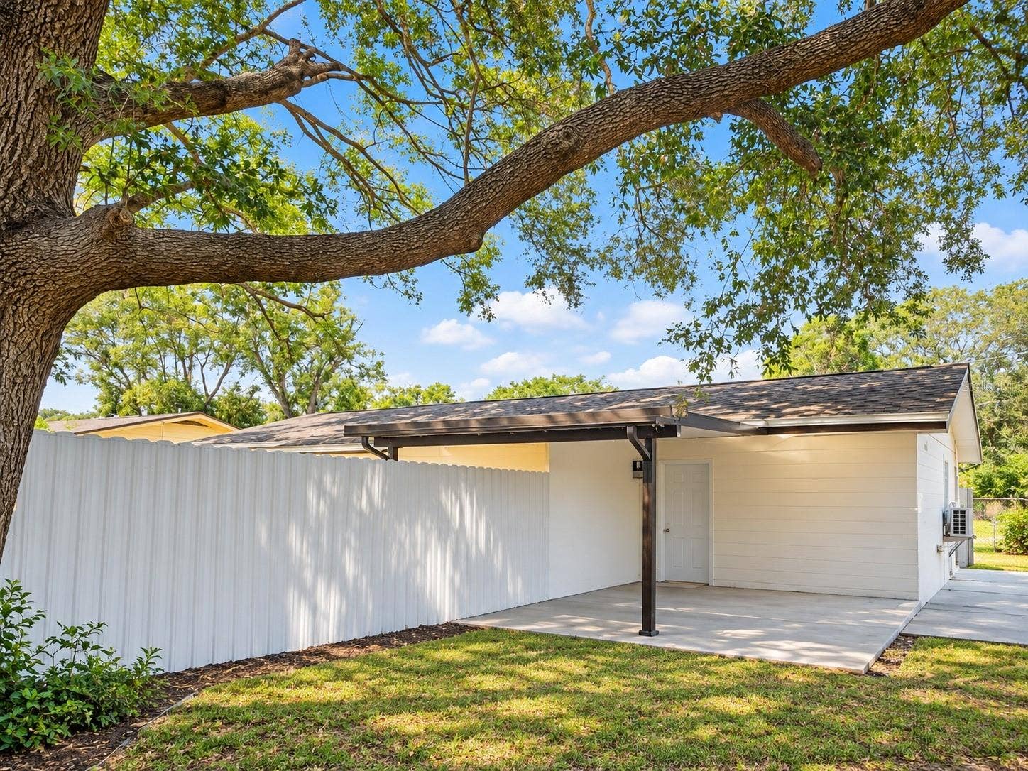4437 DOLPHIN DRIVE, Tampa, FL 33617 4437 DOLPHIN DRIVE, Tampa, FL 33617