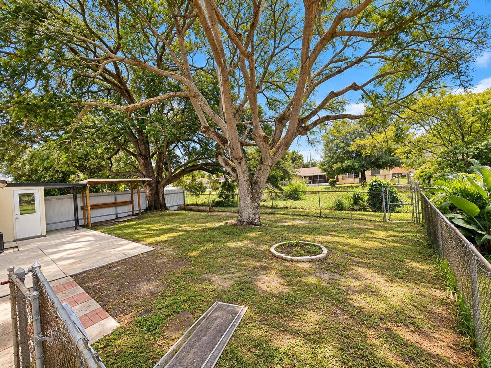 4437 DOLPHIN DRIVE, Tampa, FL 33617 4437 DOLPHIN DRIVE, Tampa, FL 33617