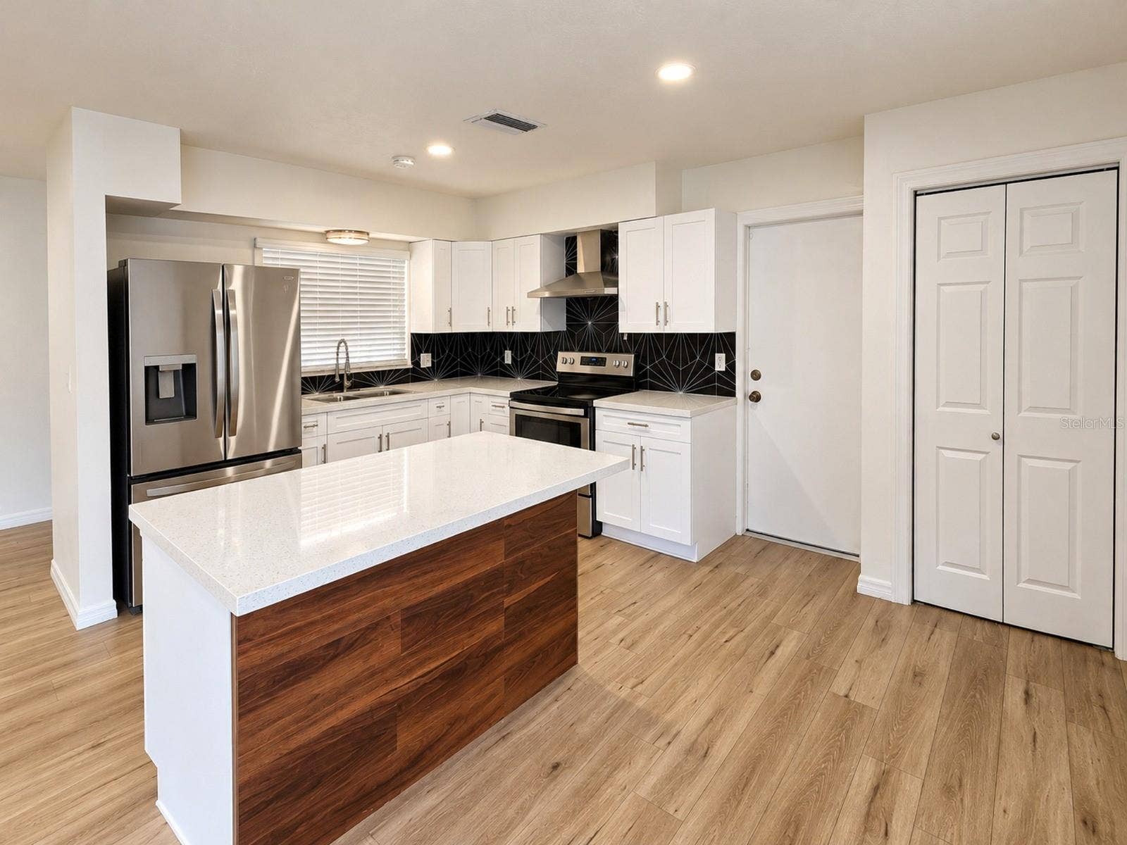 4437 DOLPHIN DRIVE, Tampa, FL 33617 4437 DOLPHIN DRIVE, Tampa, FL 33617