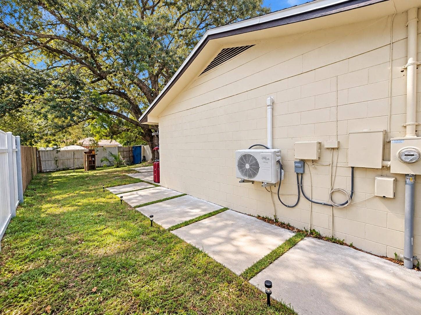 4437 DOLPHIN DRIVE, Tampa, FL 33617 4437 DOLPHIN DRIVE, Tampa, FL 33617