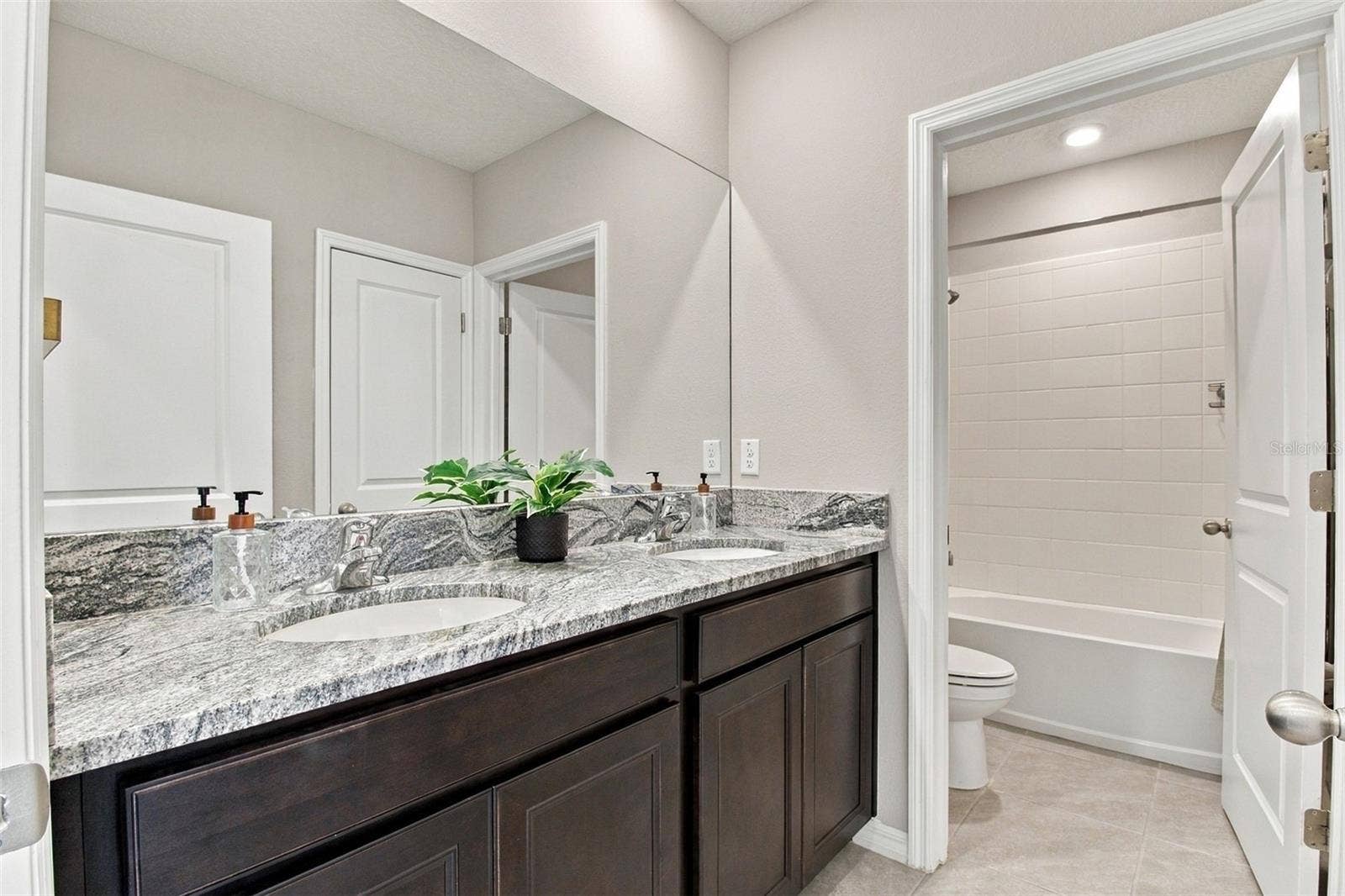 1510 TROPICAL OASIS AVENUE, Plant City, FL 33565