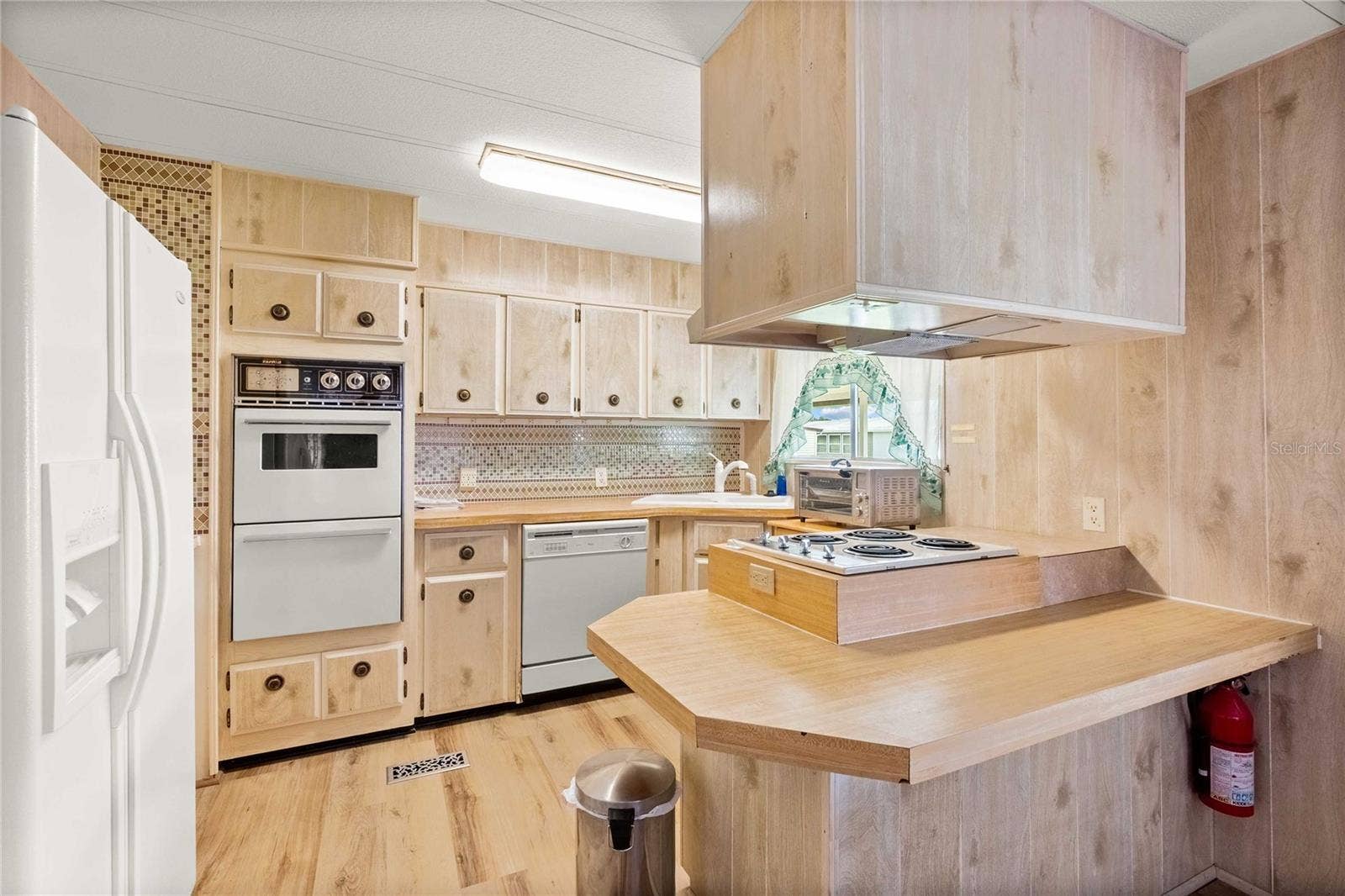 Plenty of storage in this kitchen.