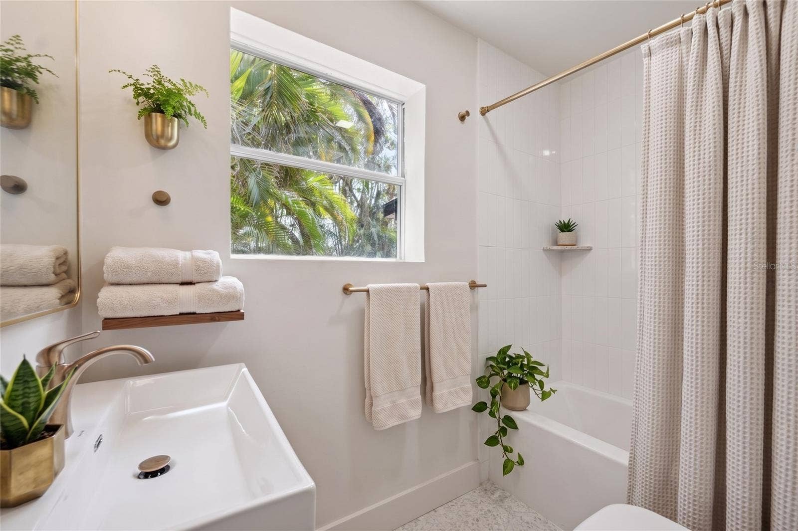108 5TH STREET, Belleair Beach, FL 33786 Full bath