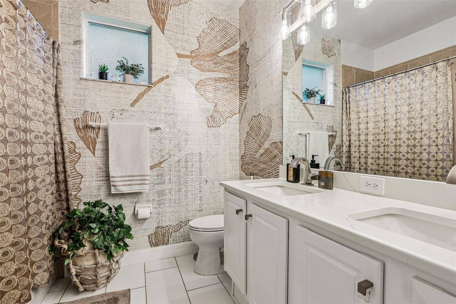 2nd bath with dbl sinks