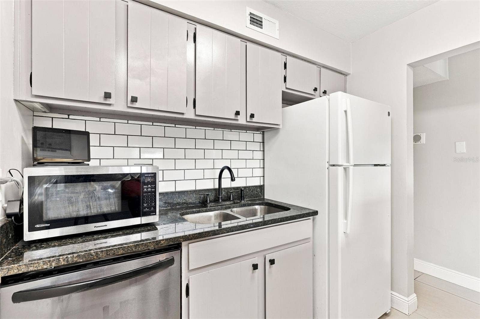 1000 LAKE OF THE WOODS BOULEVARD, #202B, Fern Park, FL 32730 1000 LAKE OF THE WOODS BOULEVARD, #202B, Fern Park, FL 32730