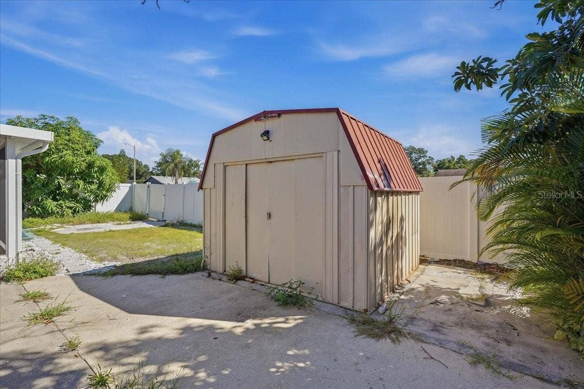 7603 WOODLAND OAKS COURT, Tampa, FL 33615