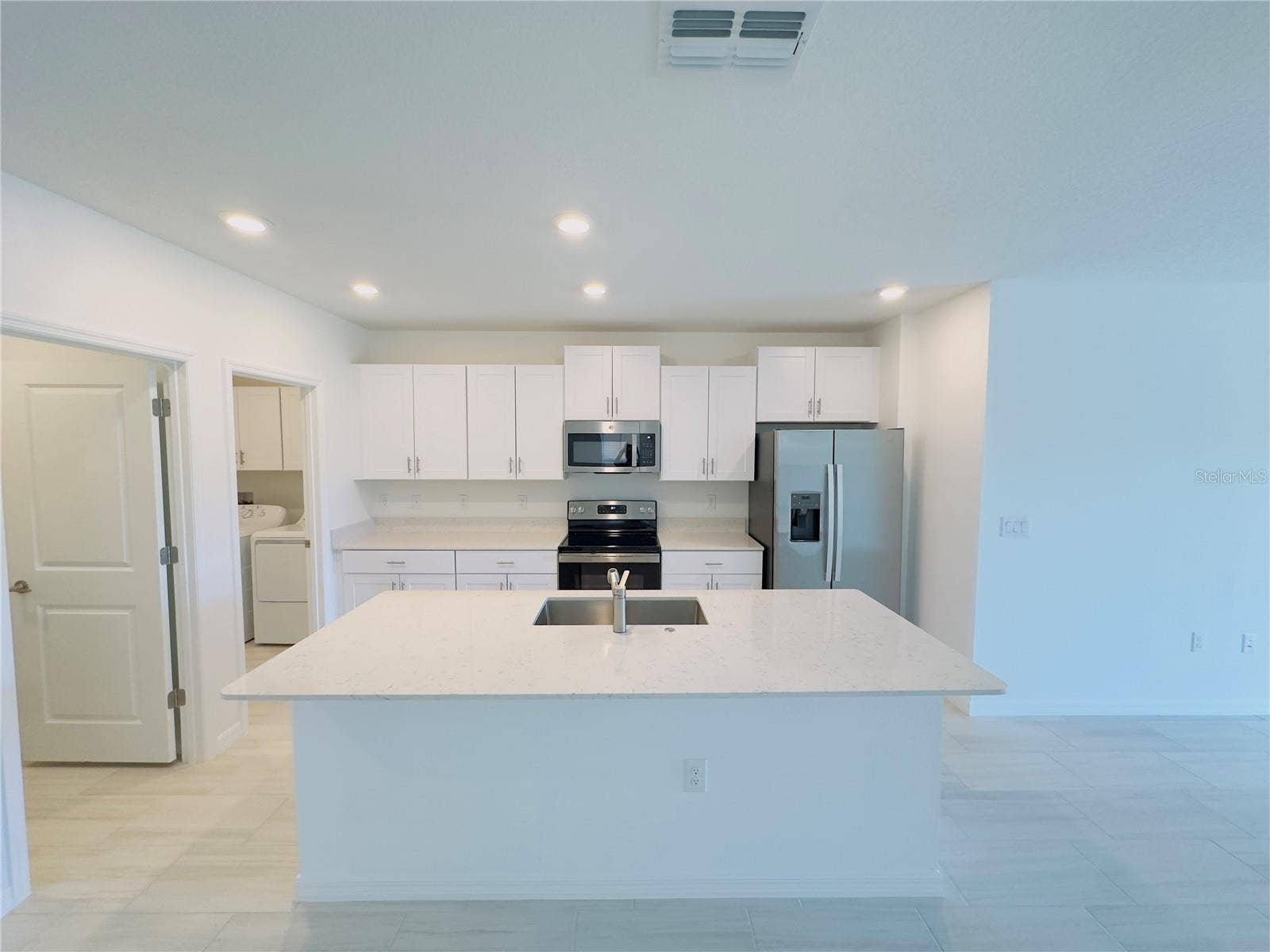 Quartz counter top kitchen