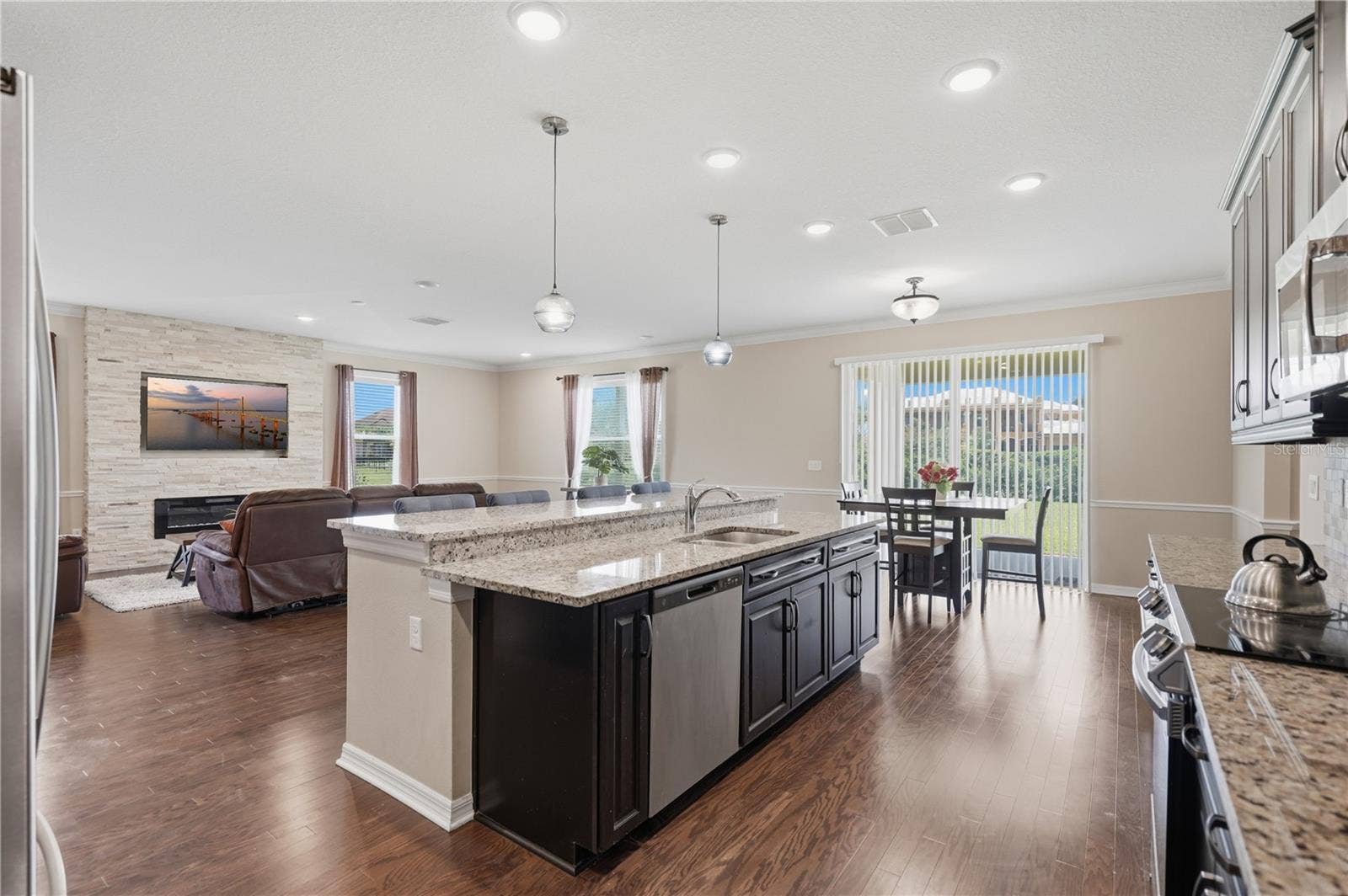 9307 PARISIAN COURT, Seffner, FL 33584
