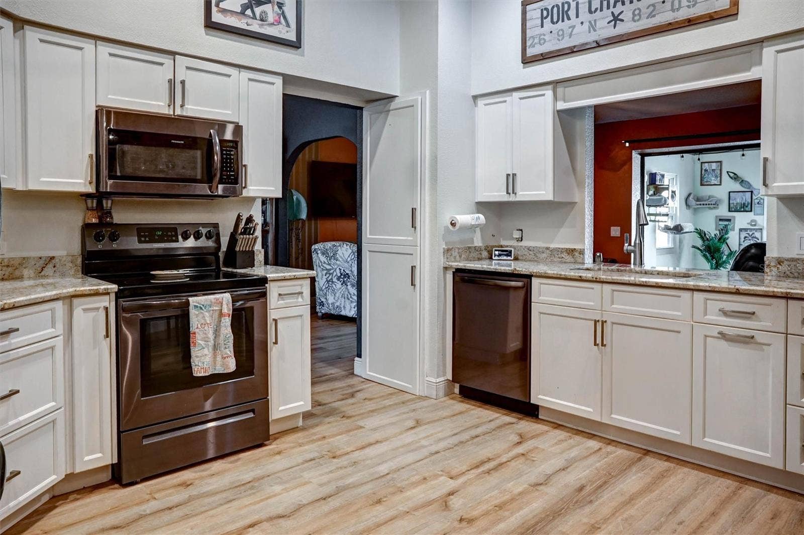726 CALVERT AVENUE, Port Charlotte, FL 33948 Kitchen