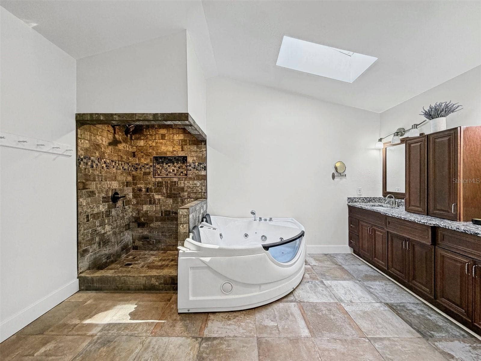 15561 PATRIOT DRIVE, Brooksville, FL 34601 Primary Bath Spa & Shower