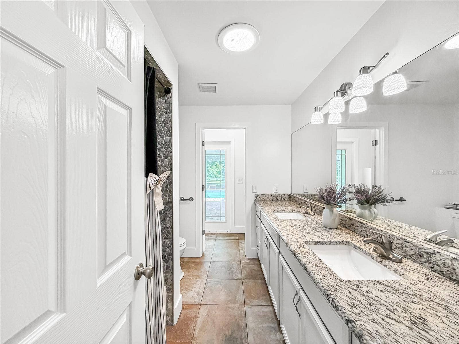 15561 PATRIOT DRIVE, Brooksville, FL 34601 Guest/Pool Bath